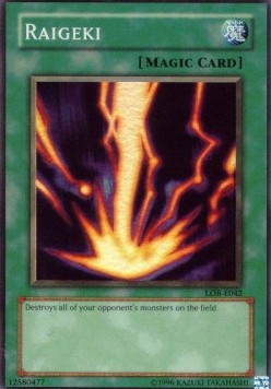Raigeki (V.1 - Super Rare)⁣ - Legend of Blue Eyes White Dragon⁣ (Super Rare)⁣ [042]